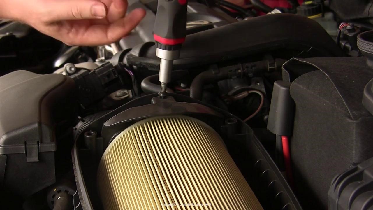 clean or change VW Golf Mk6 1.4 TSI Engine air filter